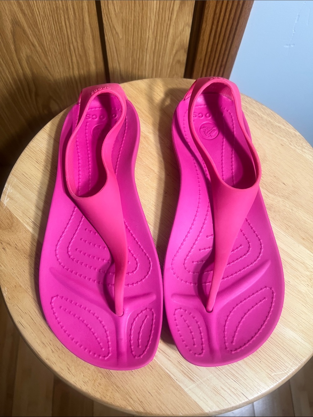 CROCS Women's Hot Pink Thong Slingback Sandals